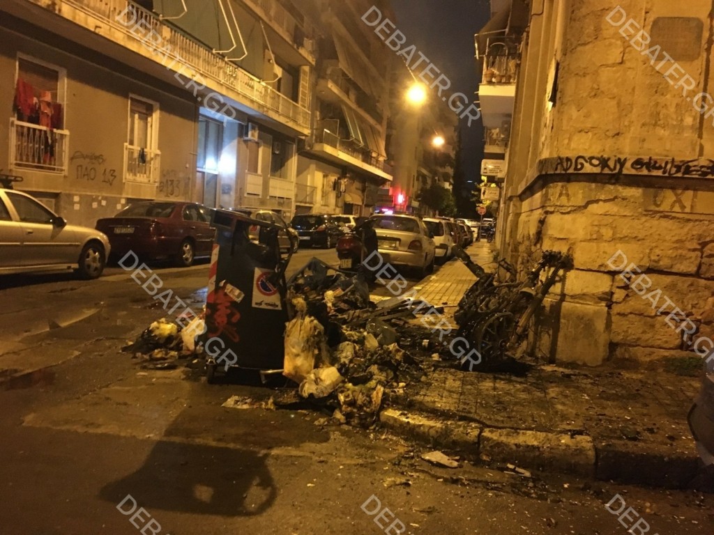 Φωτιά σε κάδους τα ξημερώματα σε Πατήσια και Πετράλωνα – “Λαμπάδιασε” και μηχανάκι (pic)