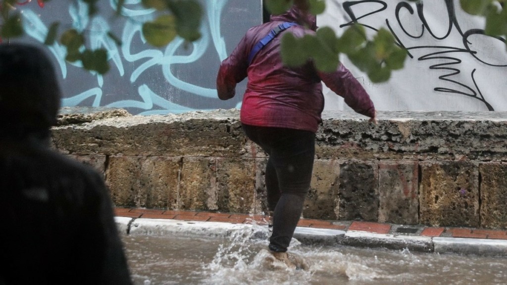 Τρομακτικό βίντεο – Η στιγμή που ο ουρανός της Αττικής σκοτεινιάζει ξαφνικά