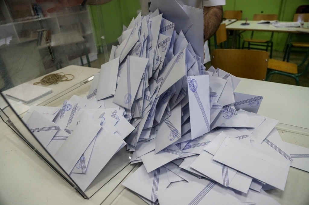 Νέα δημοσκόπηση με διψήφιο προβάδισμα της ΝΔ – Τι απαντούν οι αντιεμβολιαστές για το εάν θα αλλάξουν γνώμη