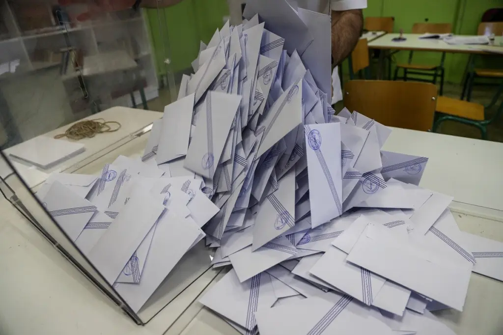 Νέα δημοσκόπηση με διψήφιο προβάδισμα της ΝΔ – Τι απαντούν οι αντιεμβολιαστές για το εάν θα αλλάξουν γνώμη