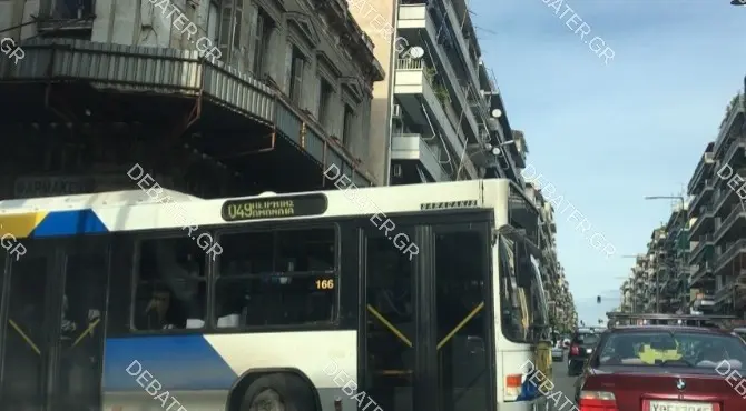 Κίνηση ΤΩΡΑ – Το αδιαχώρητο στους δρόμους του Πειραιά (pic&vid)