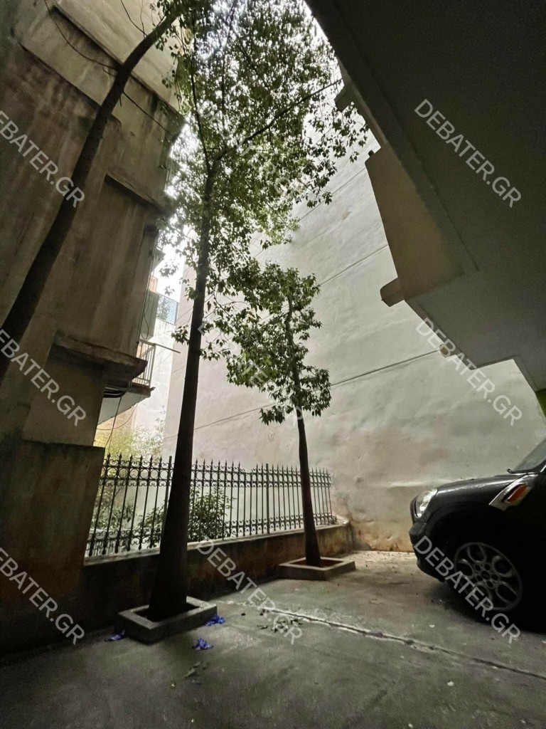Τσακώθηκαν για τους βαθμούς και έπεσε από το μπαλκόνι – “Ξεσκονίζουν” το κινητό της 13χρονης στο Κολωνάκι