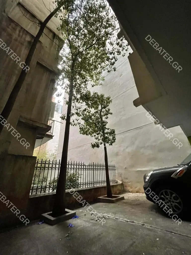 Τσακώθηκαν για τους βαθμούς και έπεσε από το μπαλκόνι – “Ξεσκονίζουν” το κινητό της 13χρονης στο Κολωνάκι