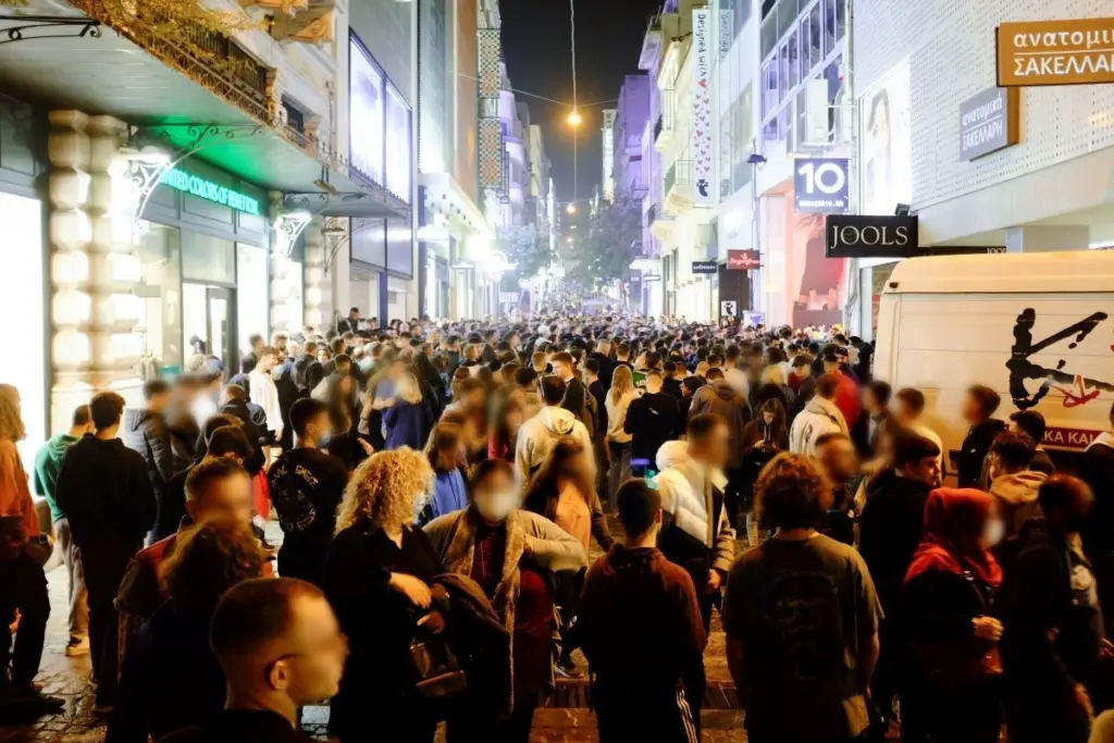 Το σχέδιο της κυβέρνησης μέχρι τα Χριστούγεννα – Το βέτο του Μαξίμου για τους ανεμβολίαστους