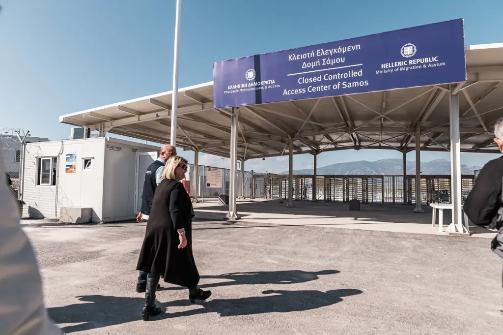 Η Βρετανία “αντιγράφει” την Ελλάδα στο μεταναστευτικό σύμφωνα με τη Daily Telegraph