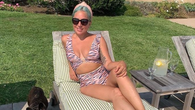 Η Lady Gaga ποζάρει ολόγυμνη για το εξώφυλλο της βρετανικής Vogue (pic)