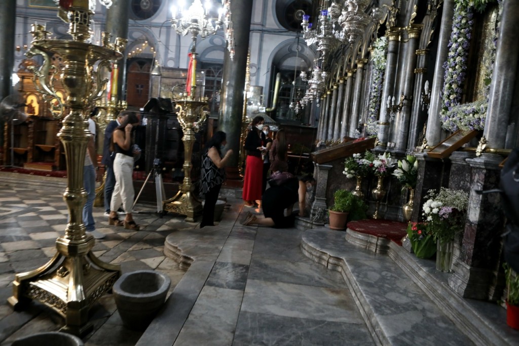 Εισαγγελέας για τον ιερέα που είχε κορονοϊό και κοινωνούσε τους πιστούς – Έκλεισε και το μοναστήρι του Άγιου Ραφαήλ