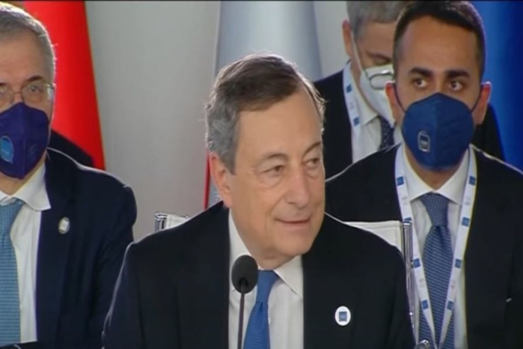 Έτοιμος να εγκρίνει το  “σούπερ πράσινο πάσο εμβολιασμένων” ο Μάριο Ντράγκι