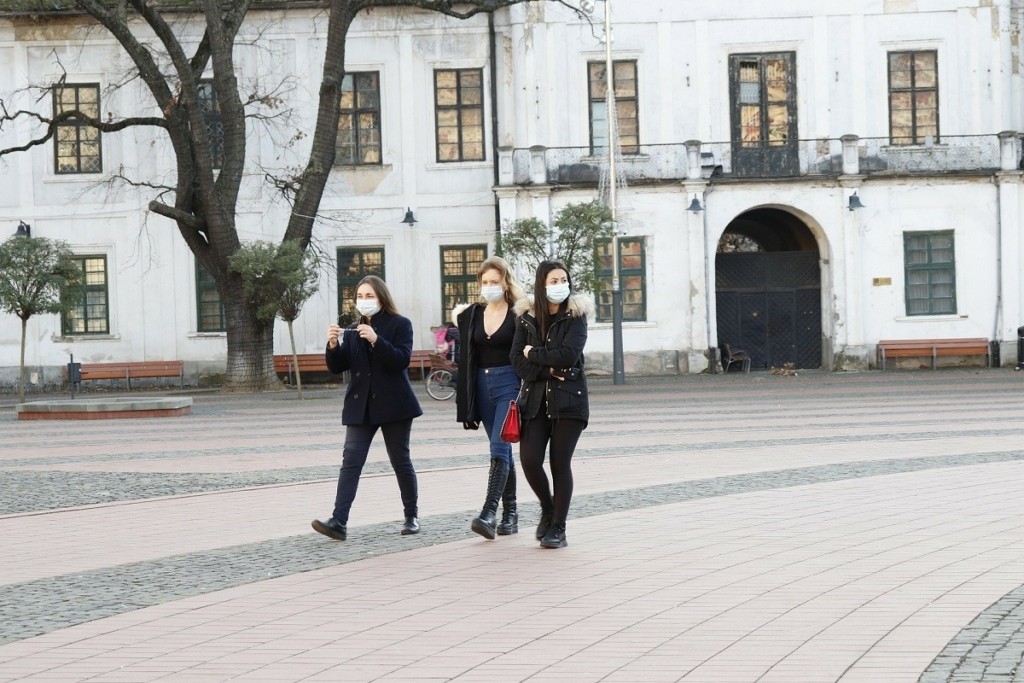 Πότε θα τελειώσει η πανδημία και ποια είναι τα “κλειδιά” για να λήξει – Τι εκτιμά καθηγητής του John Hopkins