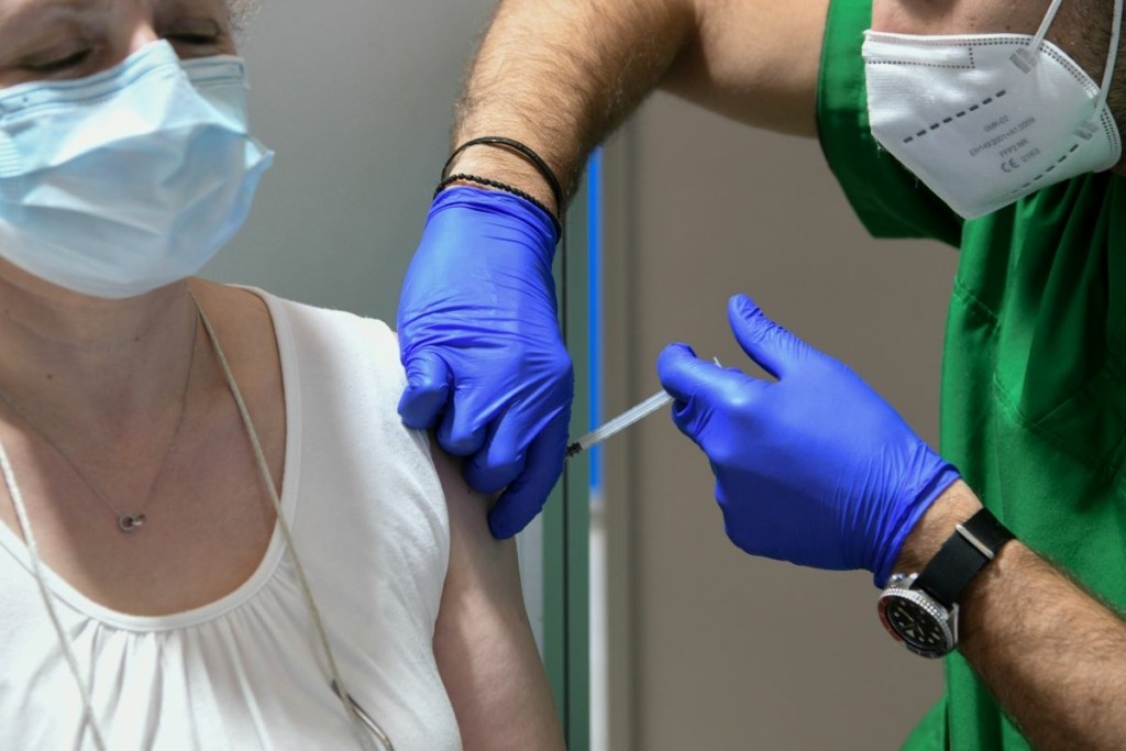 Διευκρινήσεις Μαγιορκίνη σχετικά με τη χορήγηση της γρίπης σε συνδυασμό με  το εμβόλιο κατά του κορονοϊού