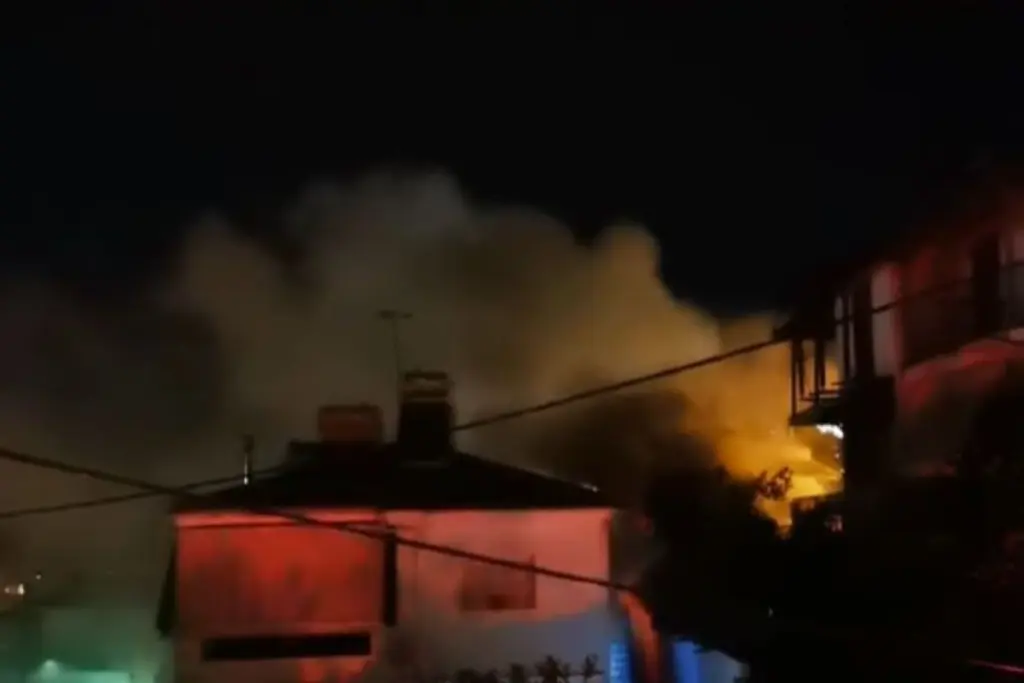 Φωτιά σε διαμέρισμα στο Ναύπλιο – Ισχυρές δυνάμεις της πυροσβεστικής στο σημείο (vid)