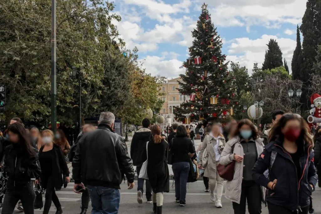 Η κυβέρνηση θέλει να κερδίσει το “στοίχημα” των Χριστουγέννων – “Όχι” lockdown αλλά Plan B για τους ανεμβολίαστους