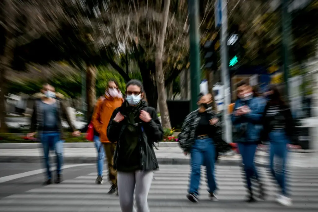 “Αναπόφευκτη η εξάπλωση της μετάλλαξης Όμικρον” προειδοποιεί ο ΠΟΥ – Πολύ υψηλός κίνδυνος και για εμβολιασμένους