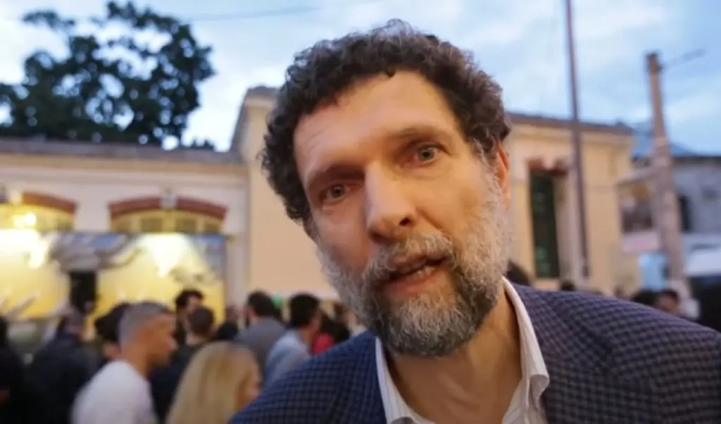 Το δικαστήριο στην Τουρκία αποφάσισε την παραμονή του Οσμάν Καβάλα στη φυλακή – Η σημασία της απόφασης (vid)