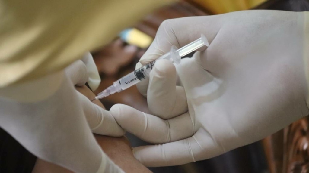 Κορονοϊός και εμβόλια mRNA – Πόσες πιθανότητες έχουν να νοσήσουν πάλι όσοι έχουν περάσει Covid