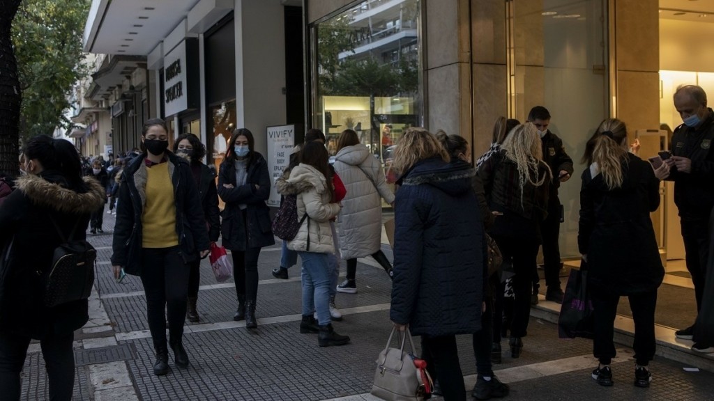 Σχεδόν 3.000 κρούσματα σε Αττική και Θεσσαλονίκη – Ξεπέρασε ξανά τη Λάρισα η Αχαΐα