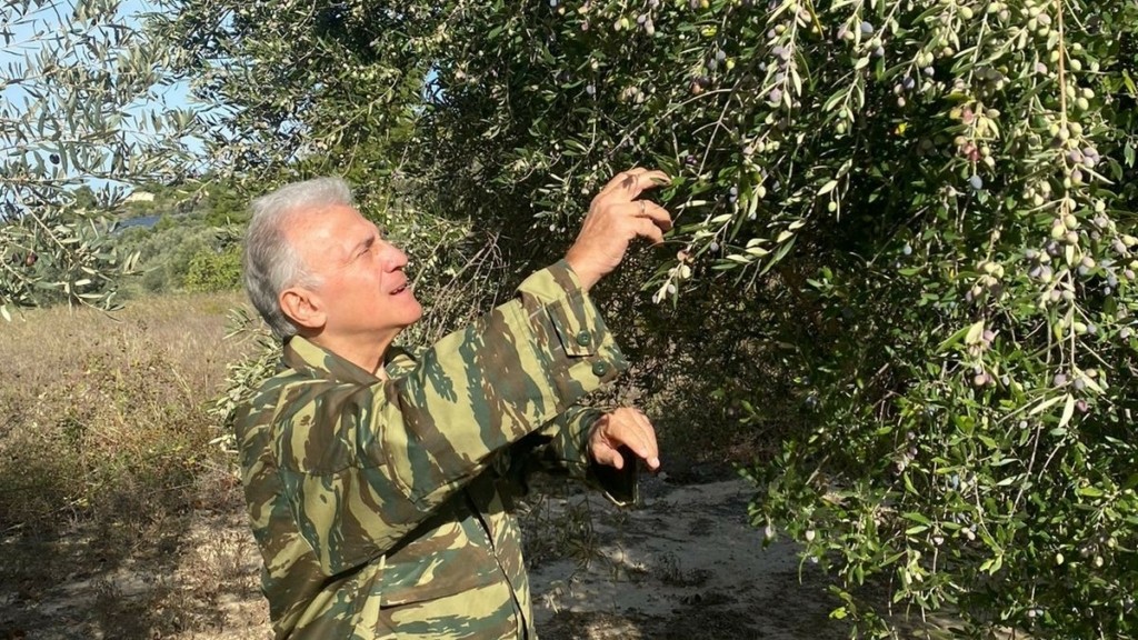 Ο Παναγιώτης Ψωμιάδης μπαίνει “ετοιμοπόλεμος” στη Φάρμα (pics&vid)