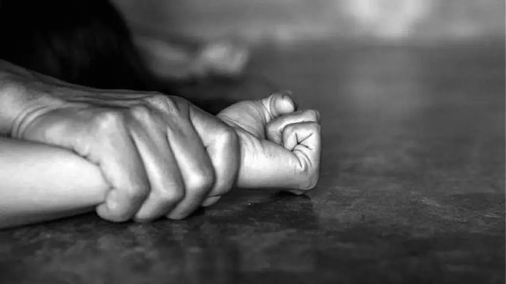 Σοκαρισμένη η Ρόδος – 15χρονη κατήγγειλε για ασέλγεια τον θείο και νονό της