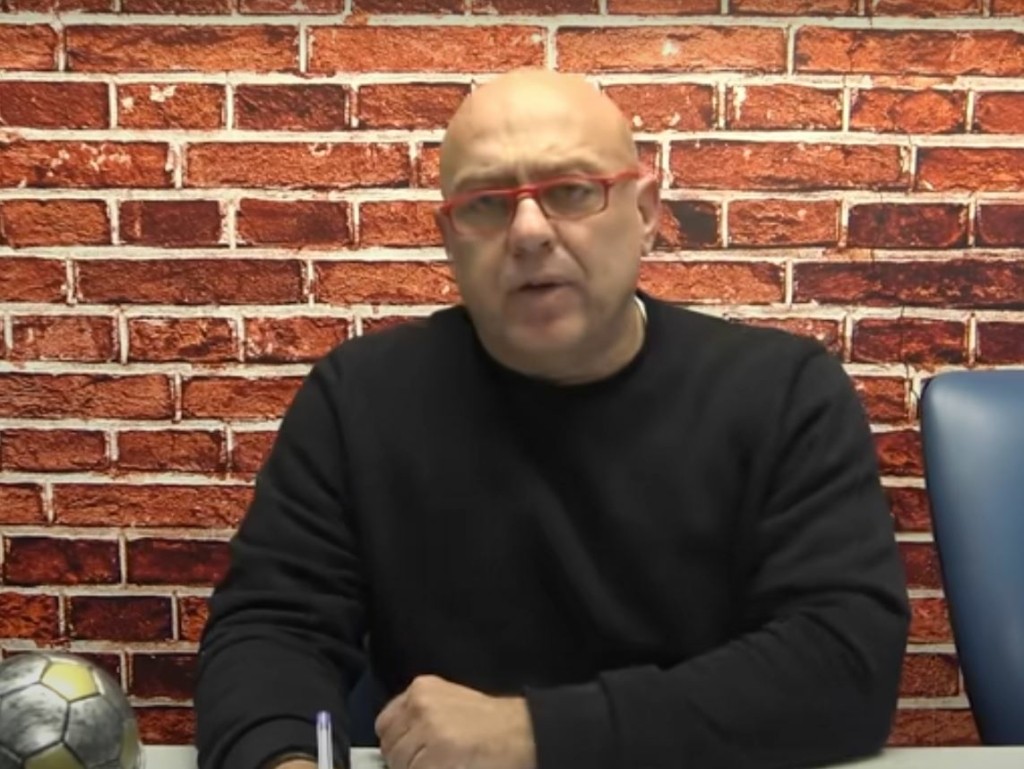 Ο Ραπτόπουλος απαντάει γιατί πλάκωσε πανελίστα της εκπομπής του – “Τον έδειρα γιατί με είπε κερατά”