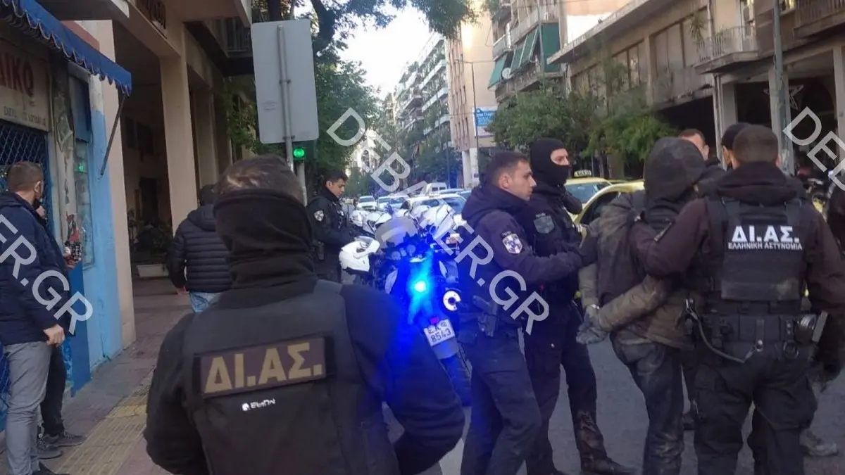 Πήγαν να κάνουν ριφιφί σε χρυσοχοείο – Πώς η προνοητικότητα των ιδιοκτητών “εγκλώβισε” τους διαρρήκτες (pics)