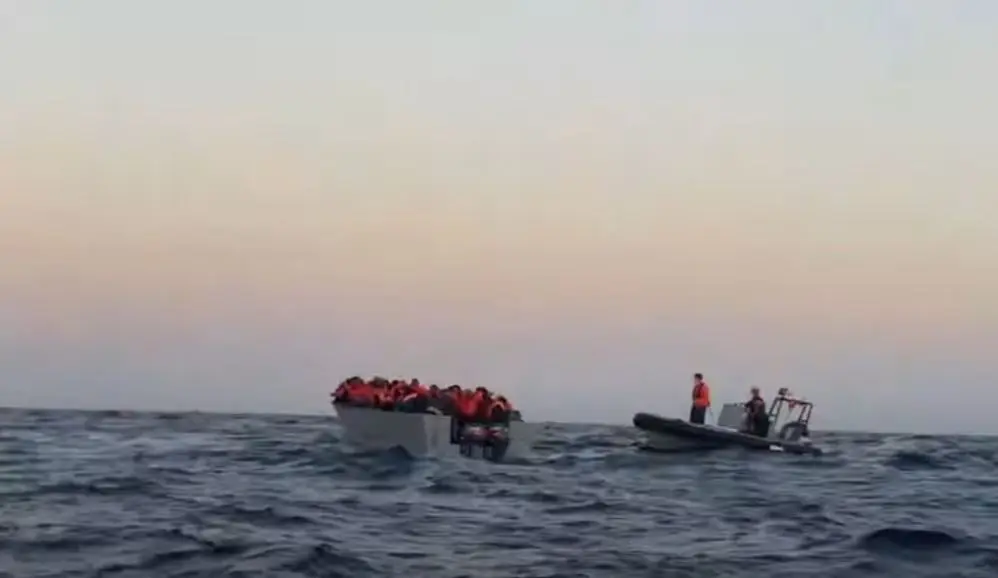 Διασώθηκαν 800 μετανάστες από το Sea Eye 4 και μεταφέρθηκαν στη Σικελία (vid)