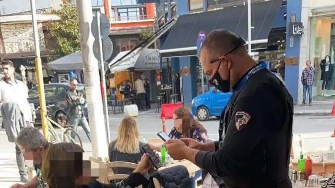 Ψητοπωλείο στις Σέρρες προσέλαβε σεκιούριτι για να κάνει ελέγχους για τον κορονοϊό (pics)