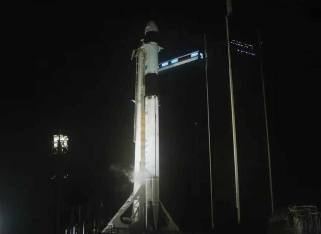 Πύραυλος της SpaceX με 4 αστροναύτες απογειώθηκε με προορισμό Διεθνή Διαστημικό Σταθμό