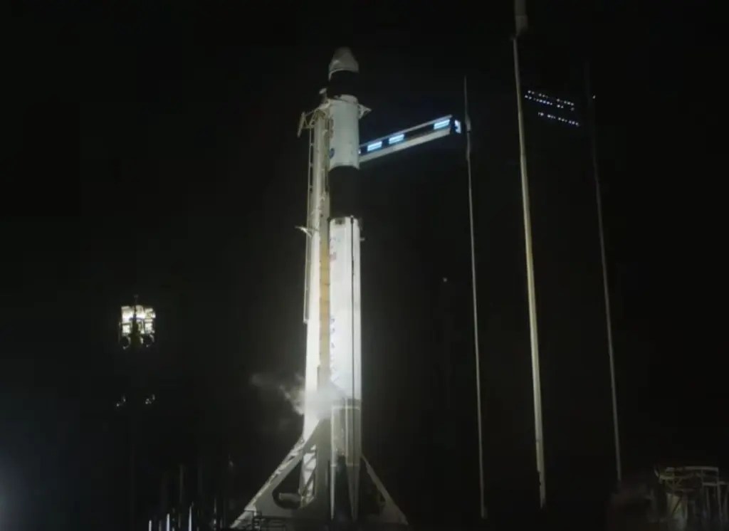 Πύραυλος της SpaceX με 4 αστροναύτες απογειώθηκε με προορισμό Διεθνή Διαστημικό Σταθμό