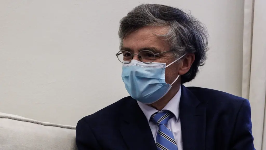 “Καμπανάκι” Τσιόδρα σε όσους έχουν νοσήσει από κορονοϊό – “Να εμβολιαστούν γιατί θα ξανακολλήσουν”