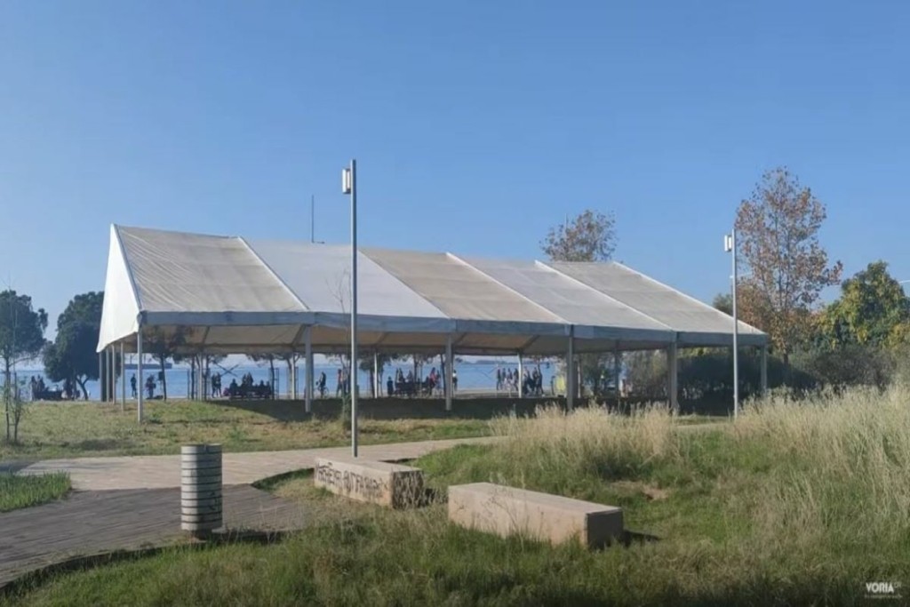 Μια τέντα “φύτρωσε” στον Κήπο των Εποχών στη Θεσσαλονίκη – Μυστήριο με την κατασκευή (vid)
