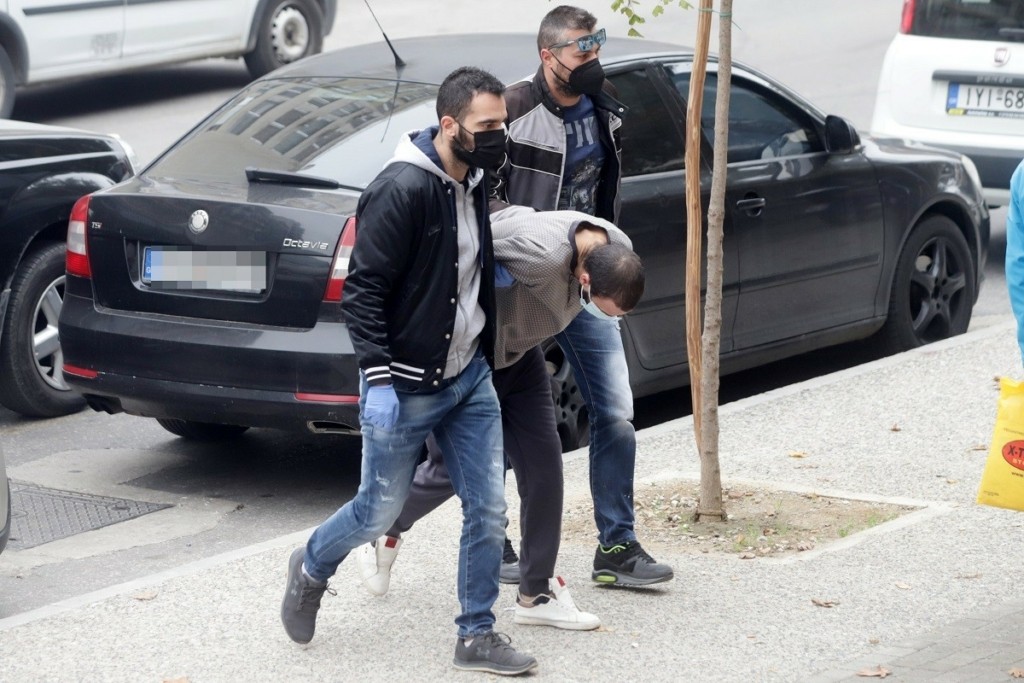 “Τον σκότωσα κατά λάθος, εκπυρσοκρότησε το όπλο” – Τι ισχυρίστηκε ο 27χρονος για τη ληστεία στο ψιλικατζίδικο (vid)