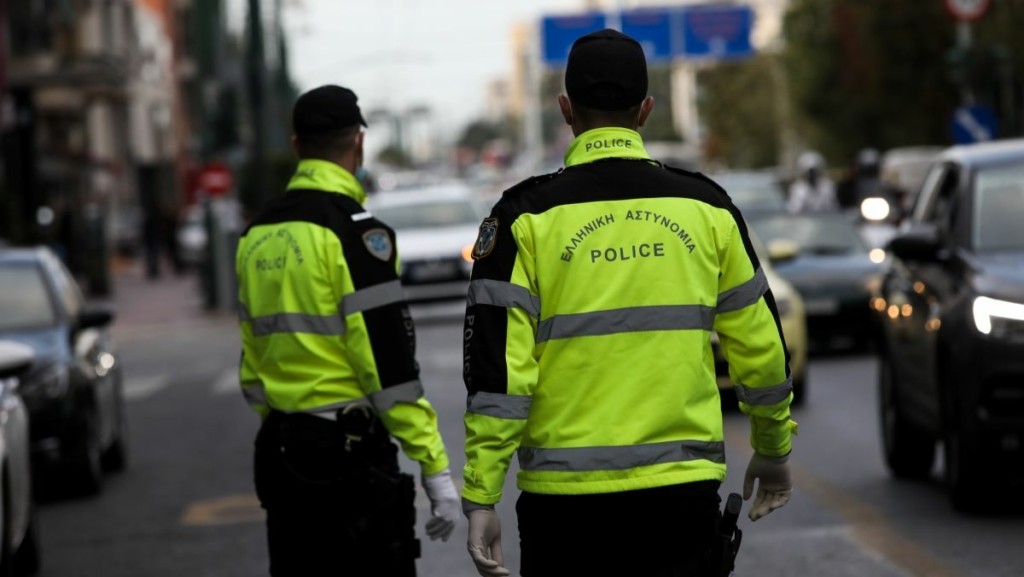 Μπαράζ ελέγχων της Τροχαίας σε οδηγούς ταξί – Πλήθος παραβάσεων, μία σύλληψη (Βίντεο)