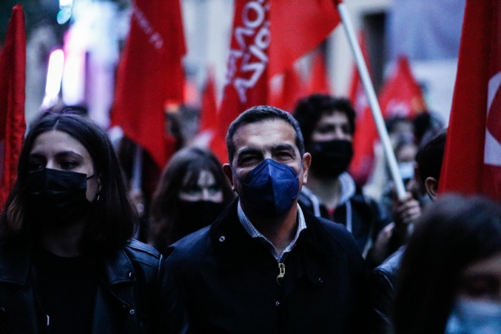 Ο Αλέξης Τσίπρας στην πορεία του Πολυτεχνείου – “Οι αγώνες της νεολαίας, ελπίδα για το αύριο” (pics)