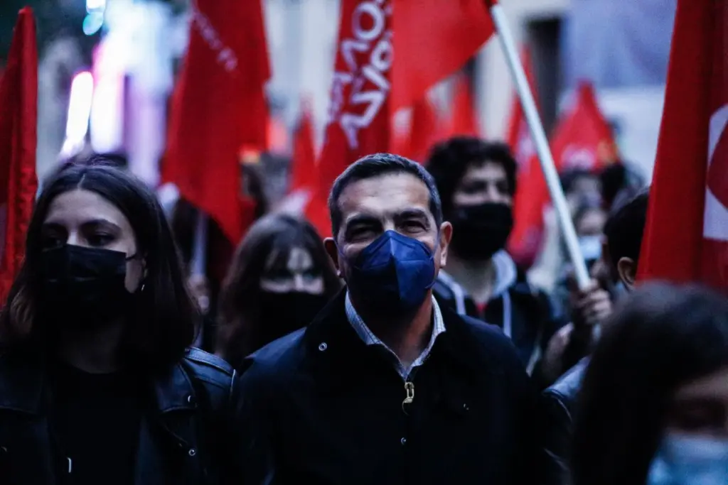 Ο Αλέξης Τσίπρας στην πορεία του Πολυτεχνείου – “Οι αγώνες της νεολαίας, ελπίδα για το αύριο” (pics)