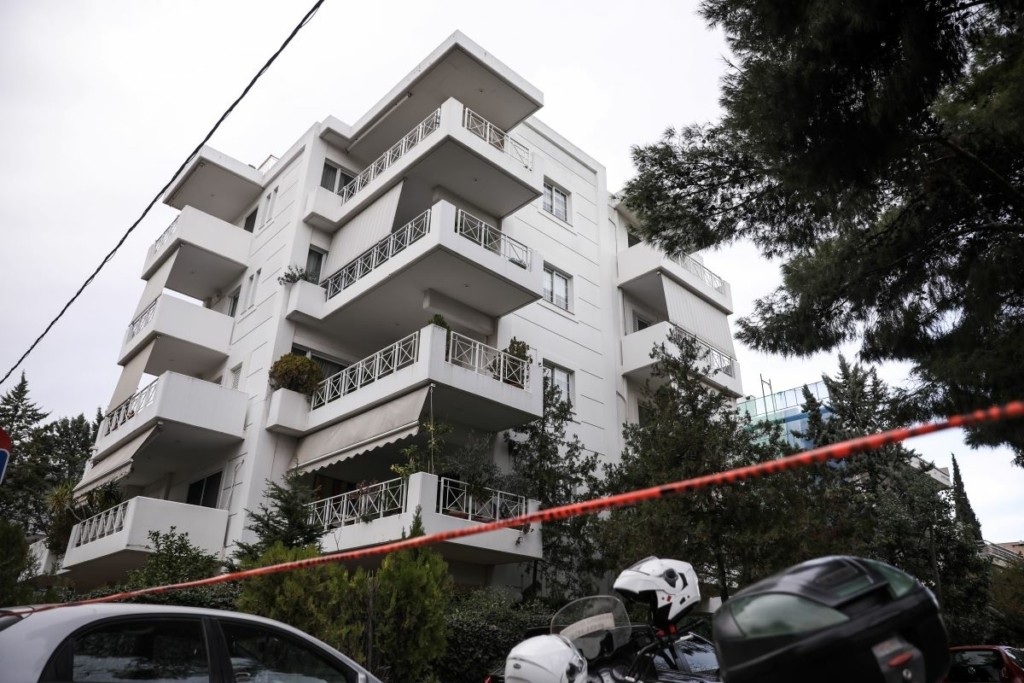 Χειρουργήθηκε ο γιατρός που πυροβόλησε η εικαστικός στο Χαλάνδρι – Κρίσιμα τα επόμενα 24ωρα