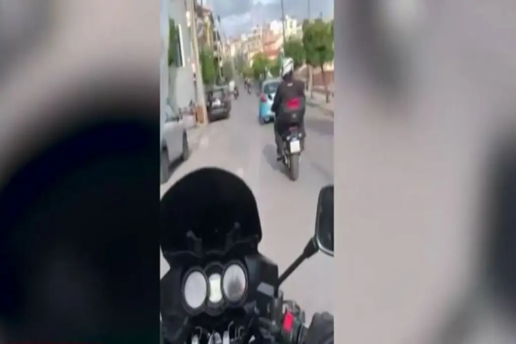 Άνδρες της ΔΙΑΣ κατάφεραν να σώσουν τη ζωή 3χρονης που κατάπιε μπαταρία – Η στιγμή της μεταφοράς στο νοσοκομείο