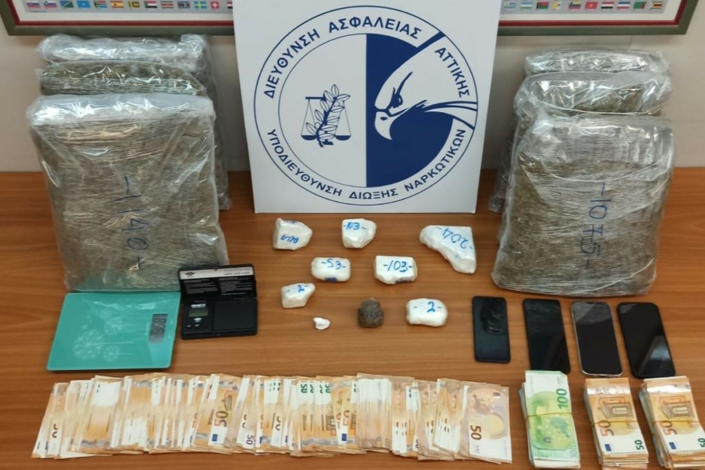 Έναν μικρό “θησαυρό” ναρκωτικών ανακάλυψαν οι αρχές στη Γλυφάδα