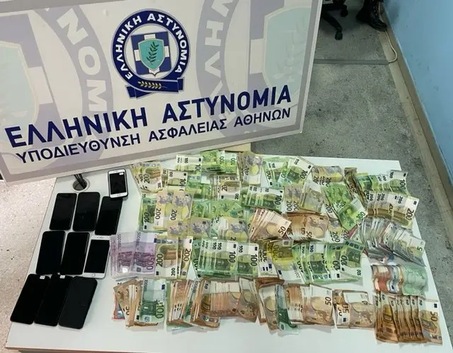 Θρασύτατοι διακινητές μεταναστών αλώνιζαν σε όλη τη χώρα – Βίντεο ντοκουμέντο να παίζουν με δεσμίδες από χιλιάδες ευρώ (vids)