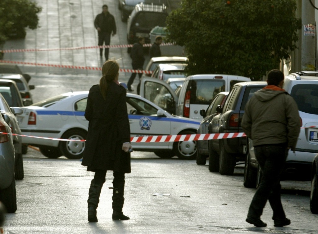 Απειλούσε να τη σκοτώσει με μαχαίρι μπροστά στο παιδί της – Πώς απετράπη η νέα γυναικοκτονία στη Θεσσαλονίκη