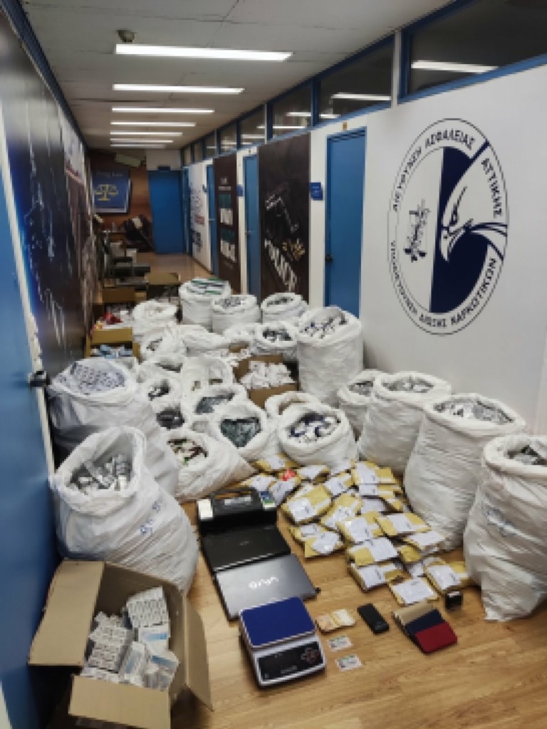 Τεράστιο διεθνές κύκλωμα αναβολικών “κρυβόταν” στα βόρεια προάστια – Με τη βοήθεια των Αμερικανών εντόπισαν εκατομμύρια χάπια (pics&vid)