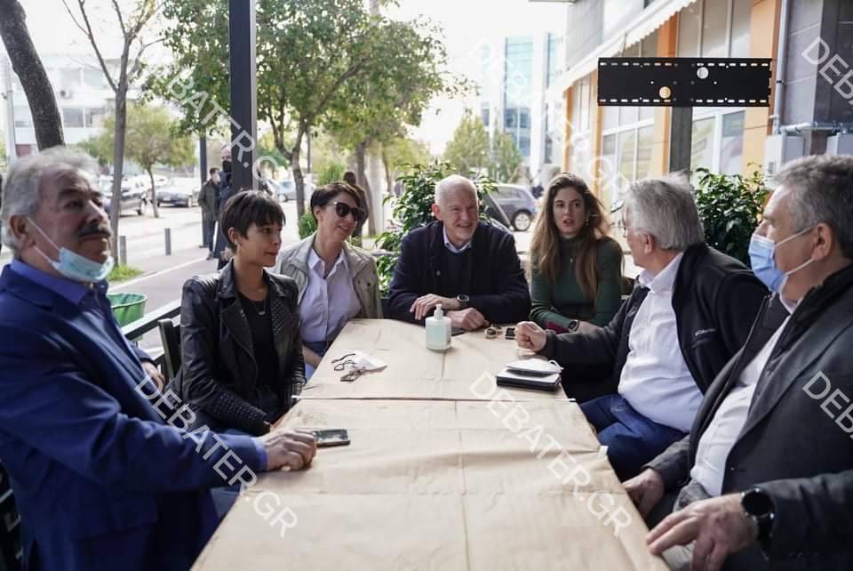 Σε καφενείο στο Ίλιον ο Γιώργος Παπανδρέου μετά την ψήφο (pic)