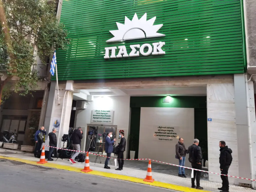 Το ΠΑΣΟΚ στην αντεπίθεση μετά τις αποκαλύψεις για την Εύα Καϊλή – Στο στόχαστρο Μητσοτάκης και Τσίπρας