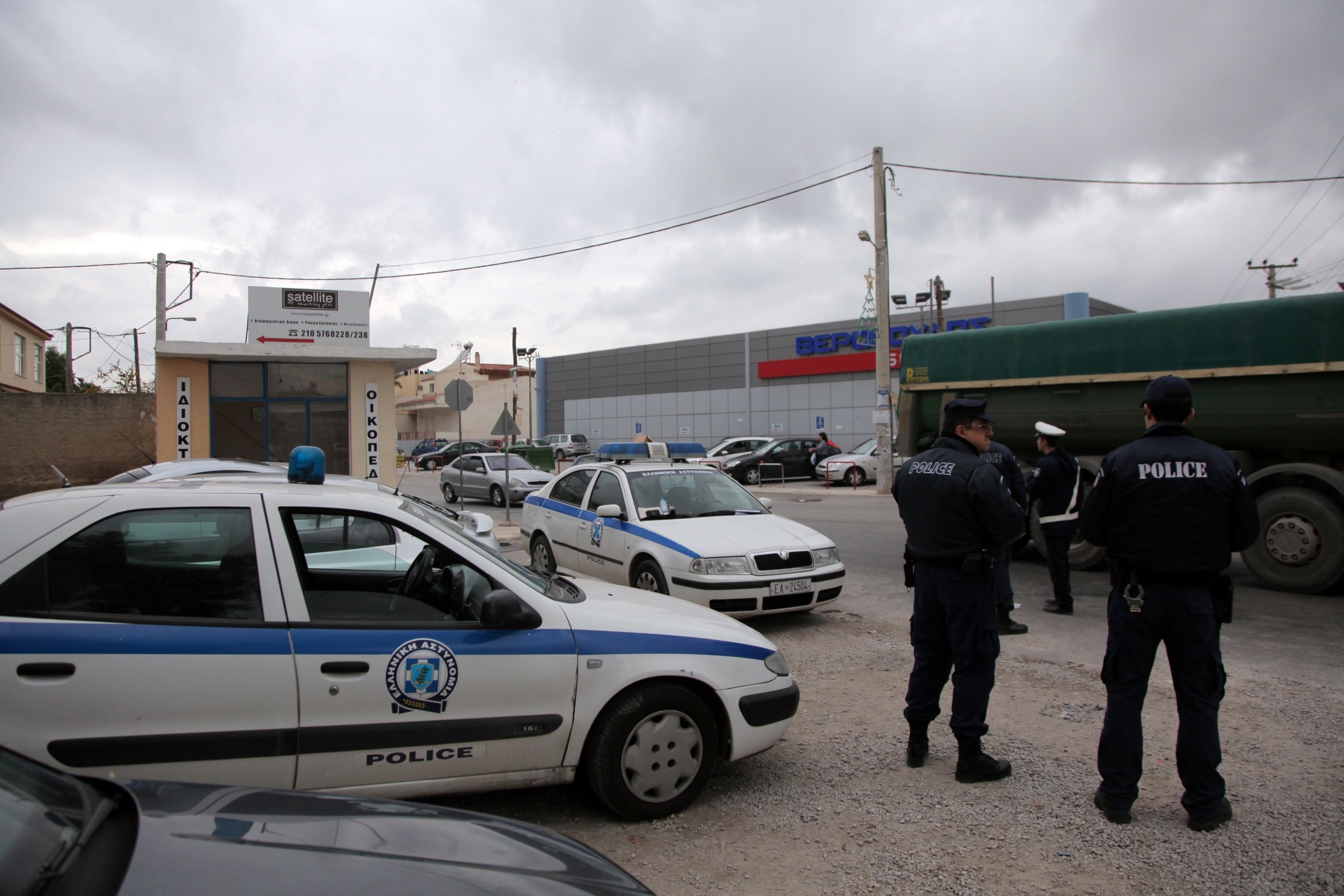 Βίντεο ντοκουμέντο από τα Άνω Λιόσια – “Καταιγίδα” από σφαίρες με Ρομά να κάνουν επίδειξη δύναμης (vid)