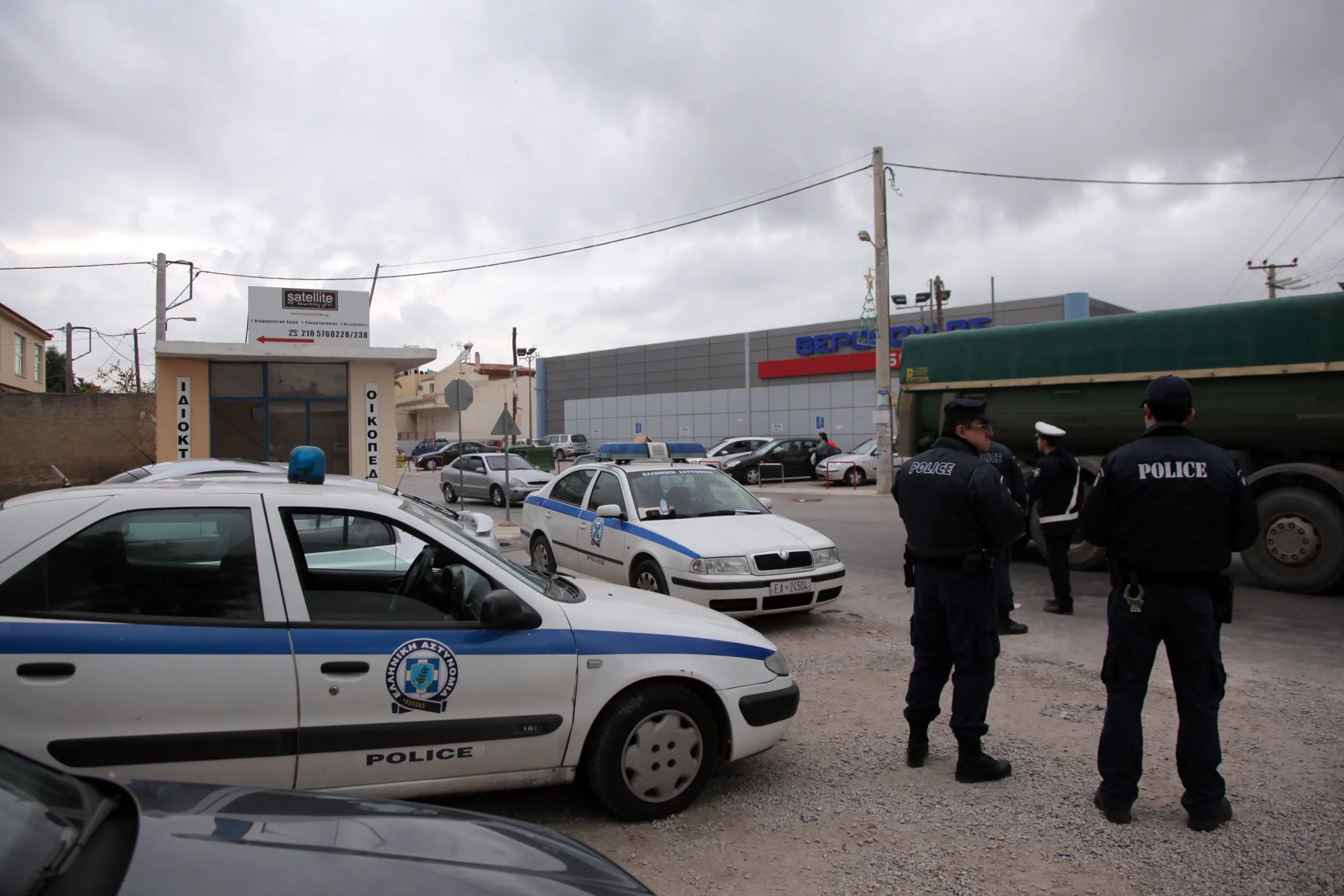 Βίντεο ντοκουμέντο από τα Άνω Λιόσια – “Καταιγίδα” από σφαίρες με Ρομά να κάνουν επίδειξη δύναμης (vid)