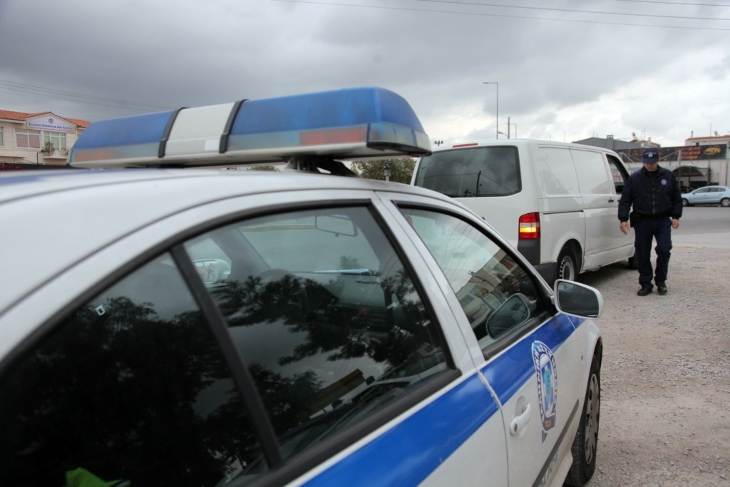 Επτά συλλήψεις κατά την αστυνομική επιχείρηση στο Ζεφύρι – Κατασχέθηκαν ναρκωτικά και σφαίρες (vid)
