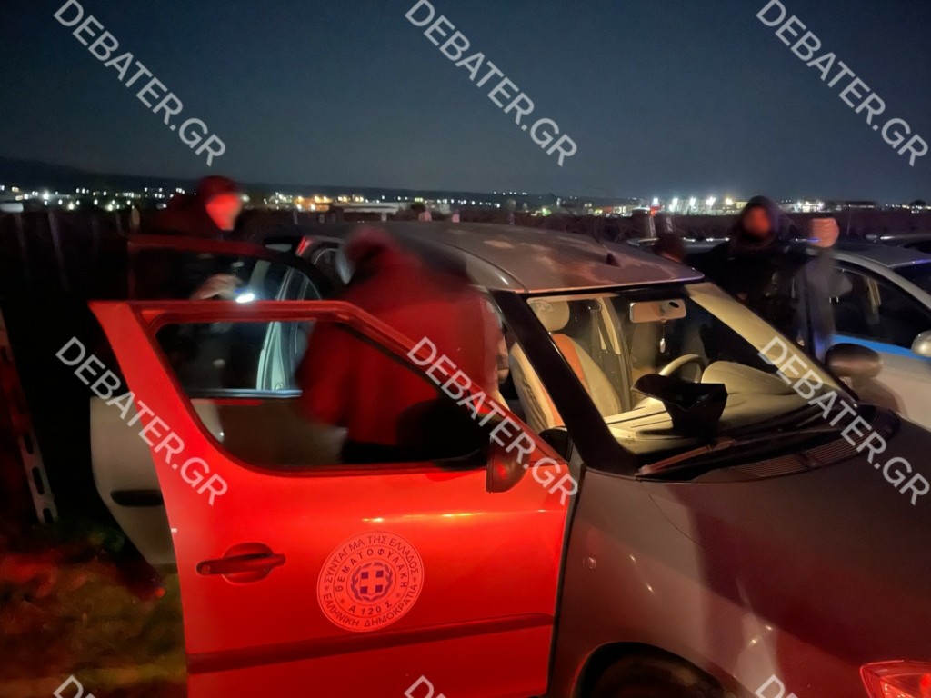 Πώς έγινε η έφοδος της αστυνομίας στο κτήμα των “Θεματοφυλάκων του Συντάγματος” – Οι εικόνες που κατέγραψε αποκλειστικά το DEBATER