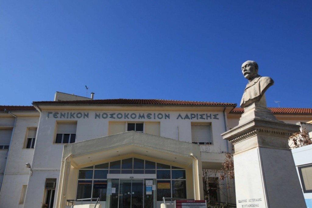 Σε κρίσιμη κατάσταση 46χρονη που έπεσε από τον 4ο όροφο πολυκατοικίας