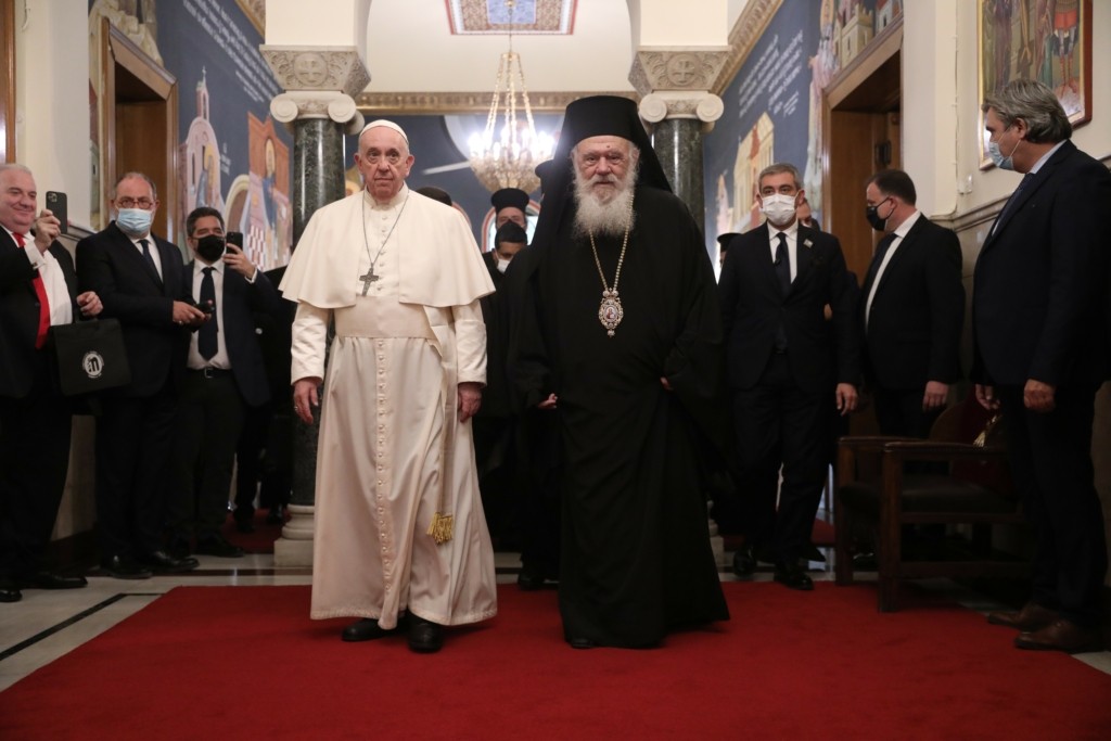 Στην Αρχιεπισκοπή ο Πάπας Φραγκίσκος, συναντήθηκε με τον Ιερώνυμο (vid)