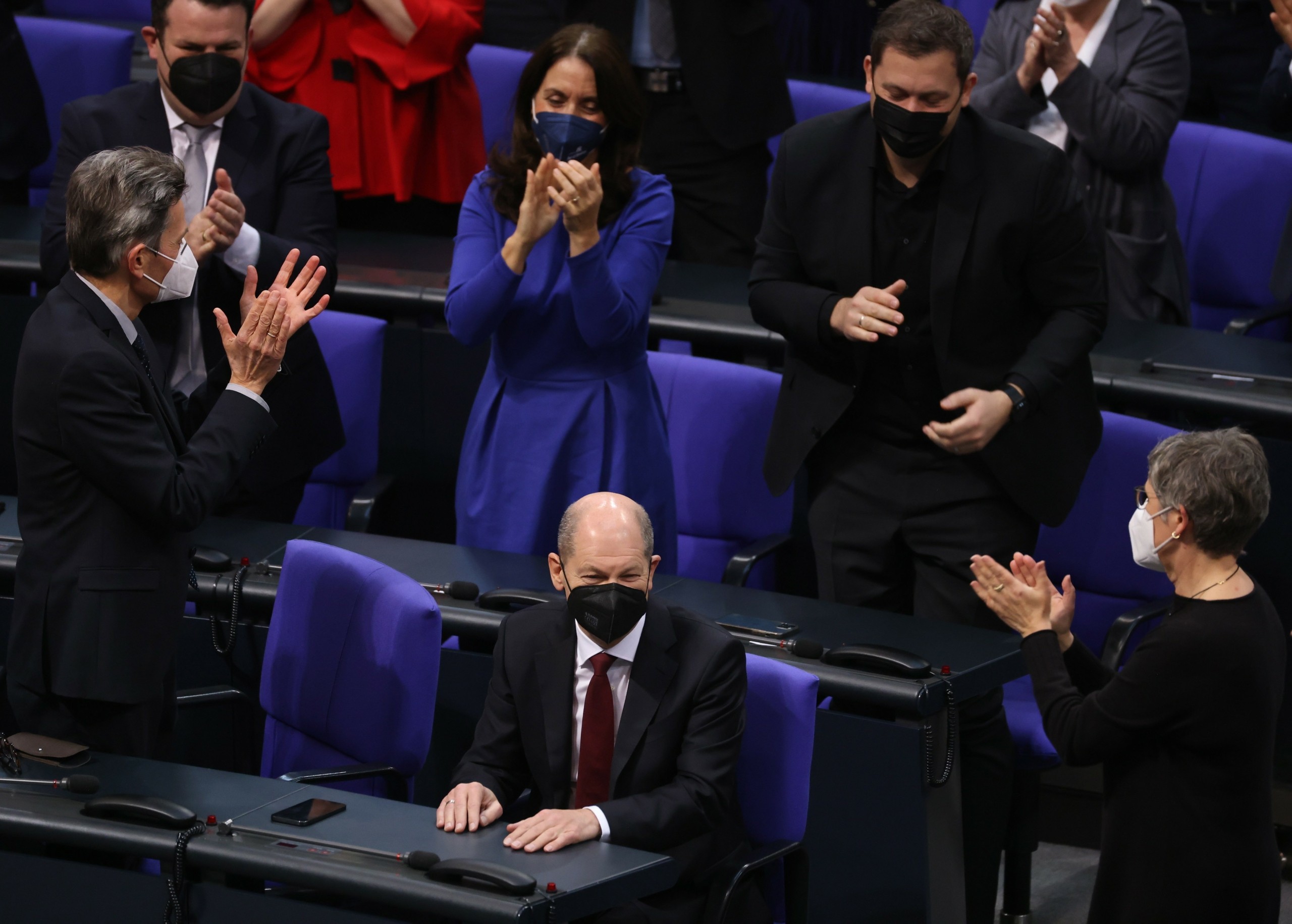 Νέος καγκελάριος της Γερμανίας και με τη “βούλα” ο Όλαφ Σόλτς – Εξελέγη με 395 ψήφους