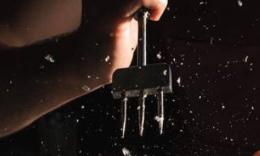 Υπόθεση που θυμίζει “Βασικό Ένστικτο” – Σκότωσε τον σύζυγό της με παγοκόφτη